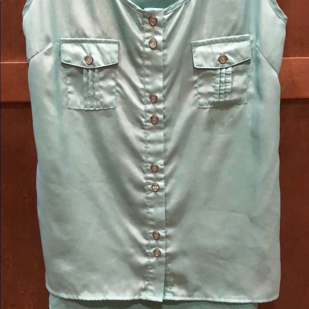 Button down top - Picture 2 of 4